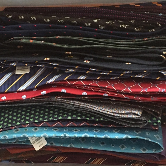 m16604180857_1.jpg Brooks Brothers NWT Tie